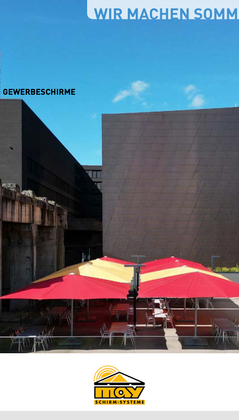Am unteren Rand steht May in gelb-schwarz, darüber sind rot-gelbe, aufgespannte Schirme an einem sonnigen Tag zu sehen