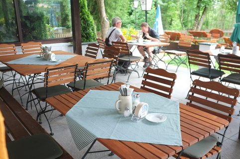 Dekorierte Tische für Ihre Biergarten-Ausstattung.